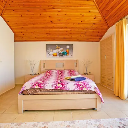 Willa Paradise Town Hazel