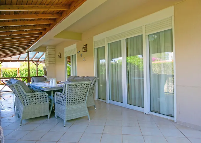 Paradise Town Hazel Villa *